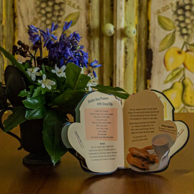 Irish Grub in a Mug Magnetic Book